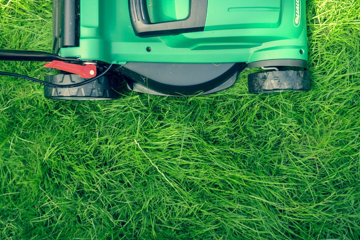 why-could-an-electric-lawn-mower-be-overheating-lawncareassistant